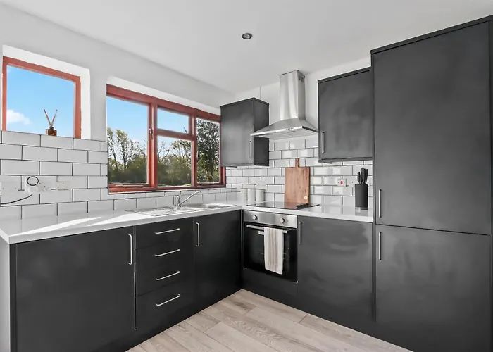 3 Bedroom Beautiful Home In The Heart Of Huntingdon, Bury